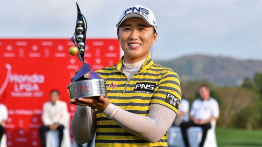 Amy Yang with the winners trophy at the 2017 LPGA Honda Thailand