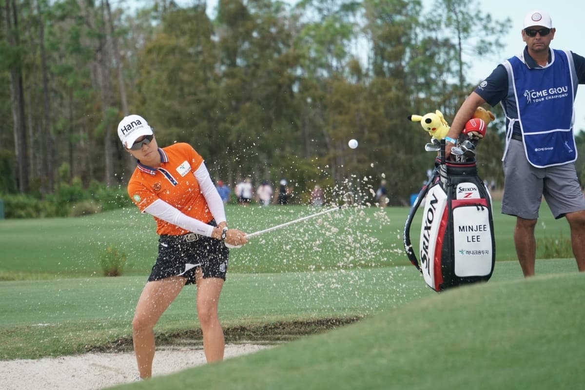 Minjee Lee plays out a greenside bunker at the 2018 CME Group Tour Championship - Photo by Ben Harpring