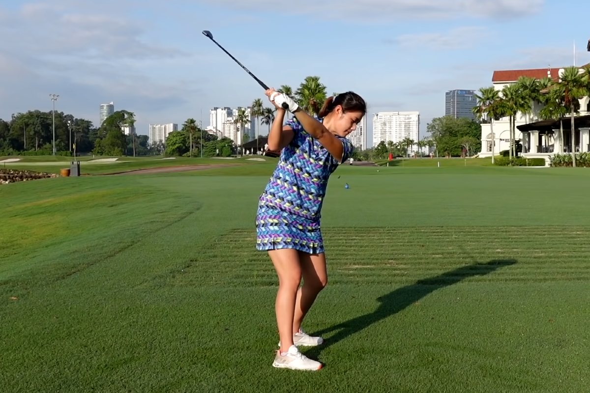 How to Hinge Your Wrists Correctly - Michele Low - Womens Golf