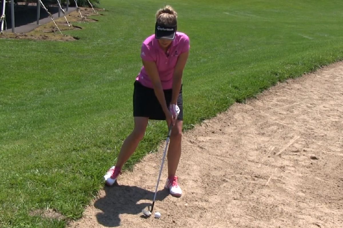 How to Adjust for the Slope in Bunkers - Maria Palozola - Womens Golf