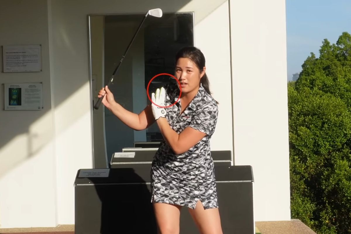 Trail Shoulder Position - Michele Low - Womens Golf